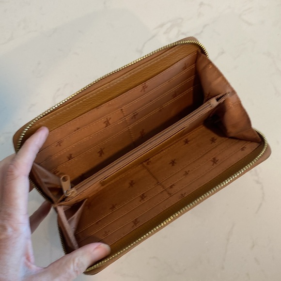 Kenneth Cole New York beige zip around accordion wallet - Picture 7 of 13